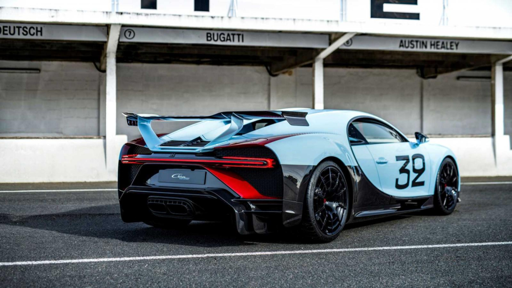 Phía sau của Bugatti Chiron Pur Sport “Grand Prix” Phía sau của Bugatti Chiron Pur Sport “Grand Prix”