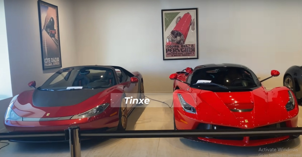 Ferrari LaFerrari Aperta đỗ cạnh Pininfarina Sergio