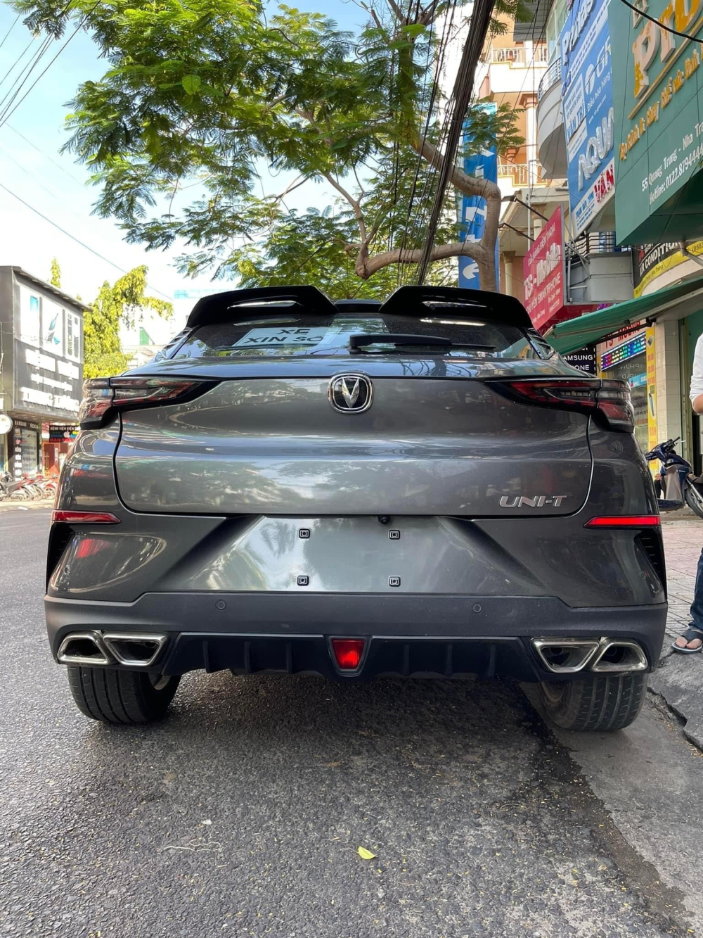Changan Uni-T nhìn từ phía sau