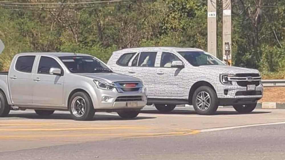 Bắt gặp Ford Everest 2022 tr&ecirc;n đường phố Đ&ocirc;ng Nam &Aacute; với thiết kế đầu xe giống Ranger mới