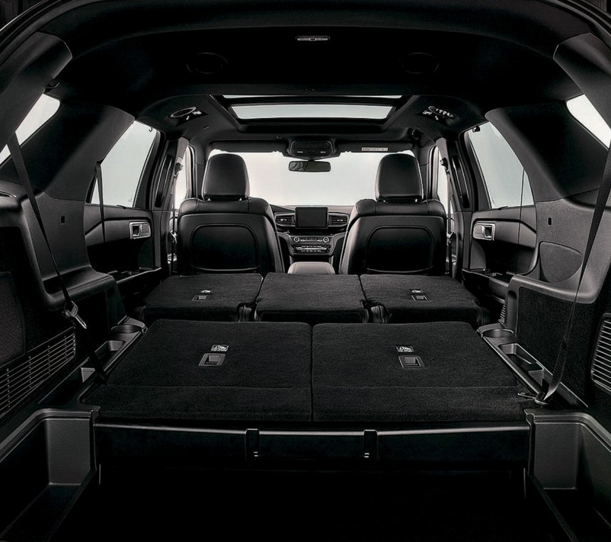 2 hàng ghế sau của Ford Explorer 2022 có thể gập xuống
