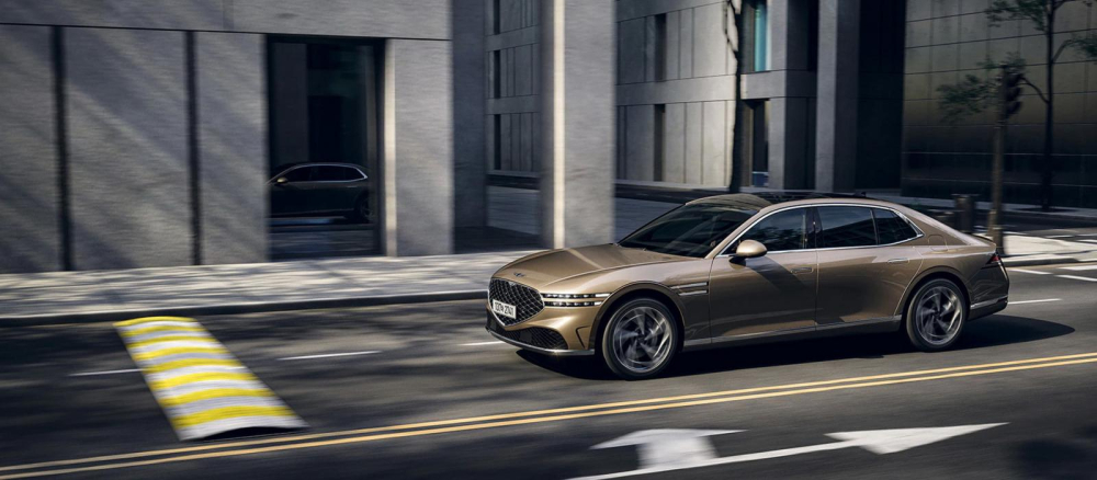 Genesis G90 2022 nhìn bên sườn Genesis G90 2022 nhìn bên sườn