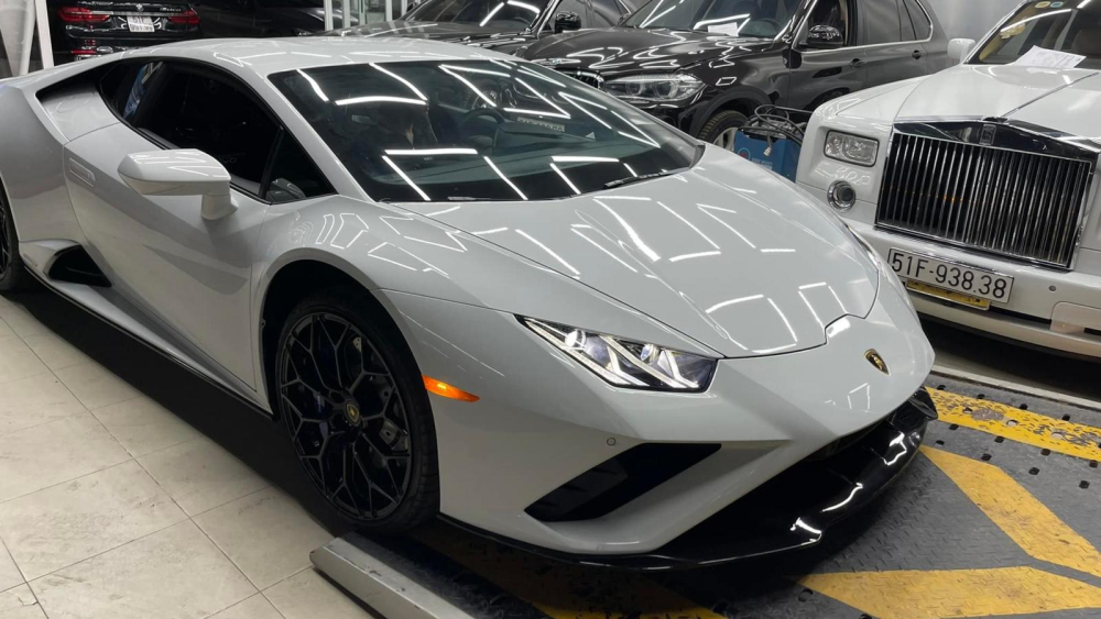 Ngoại hình chiếc siêu xe Lamborghini Huracan EVO RWD đầu tiên về nước Ngoại hình chiếc siêu xe Lamborghini Huracan EVO RWD đầu tiên về nước