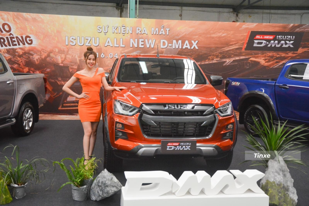 Gi&aacute; b&aacute;n của Isuzu D-Max khởi điểm từ 630 triệu v&agrave; cao nhất l&ecirc;n tới 850 triệu đồng cho 3 phi&ecirc;n bản.