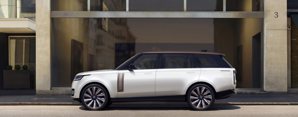 Range Rover SV 2022 c&oacute; cả cấu h&igrave;nh ti&ecirc;u chuẩn lẫn trục cơ sở d&agrave;i LWB
