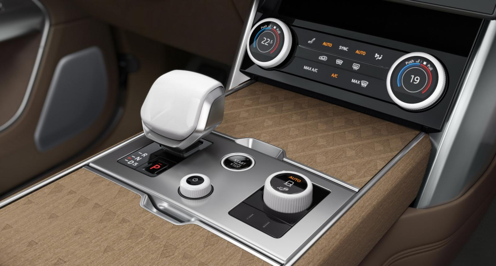 C&aacute;c n&uacute;m xoay b&ecirc;n trong Range Rover SV 2022 được l&agrave;m bằng gốm