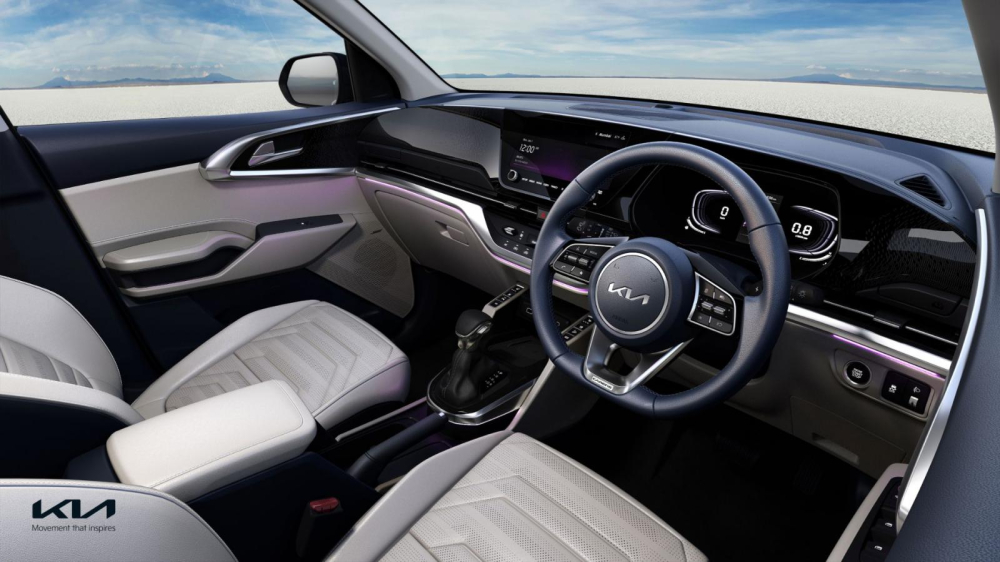 Kia Carens 2022 dùng vô lăng vát đáy thể thao