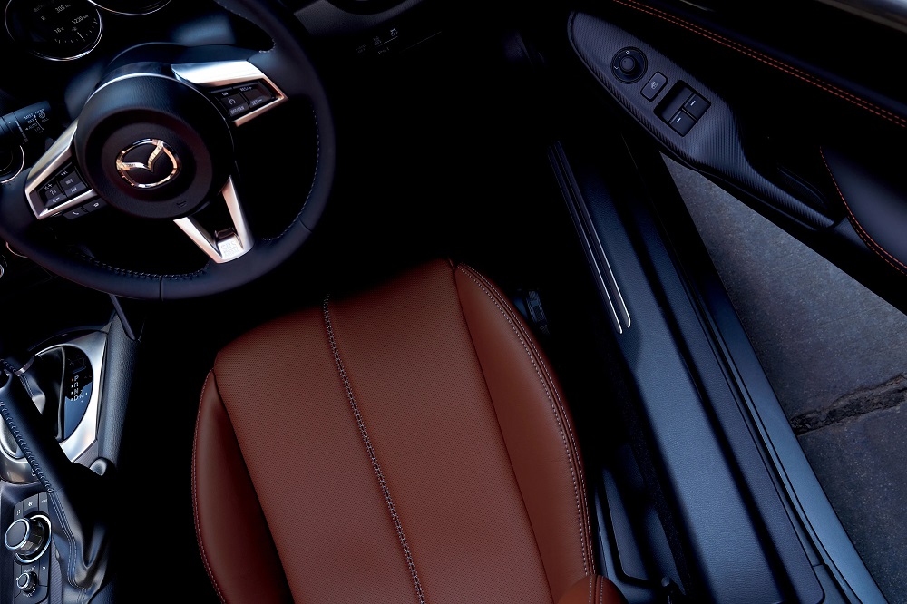 Nội thất của Mazda Roadster RF VS Terracotta Selection 2022 được bọc da Nappa m&agrave;u cam đất