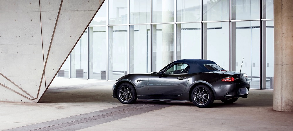 Mazda Roadster 2022 bản Navy Top mới