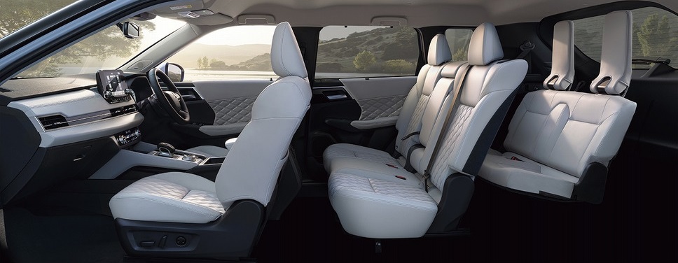 Mitsubishi Outlander PHEV 2022 c&oacute; th&ecirc;m cấu h&igrave;nh nội thất 7 chỗ