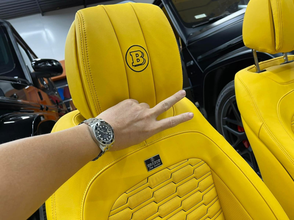 Bô ghế ngồi của xe có logo của Brabus
