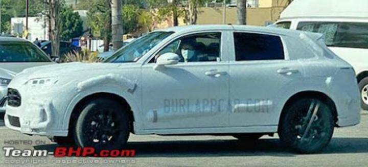 H&igrave;nh ảnh h&eacute; lộ một ch&uacute;t về thiết kế đầu xe của mẫu SUV mới