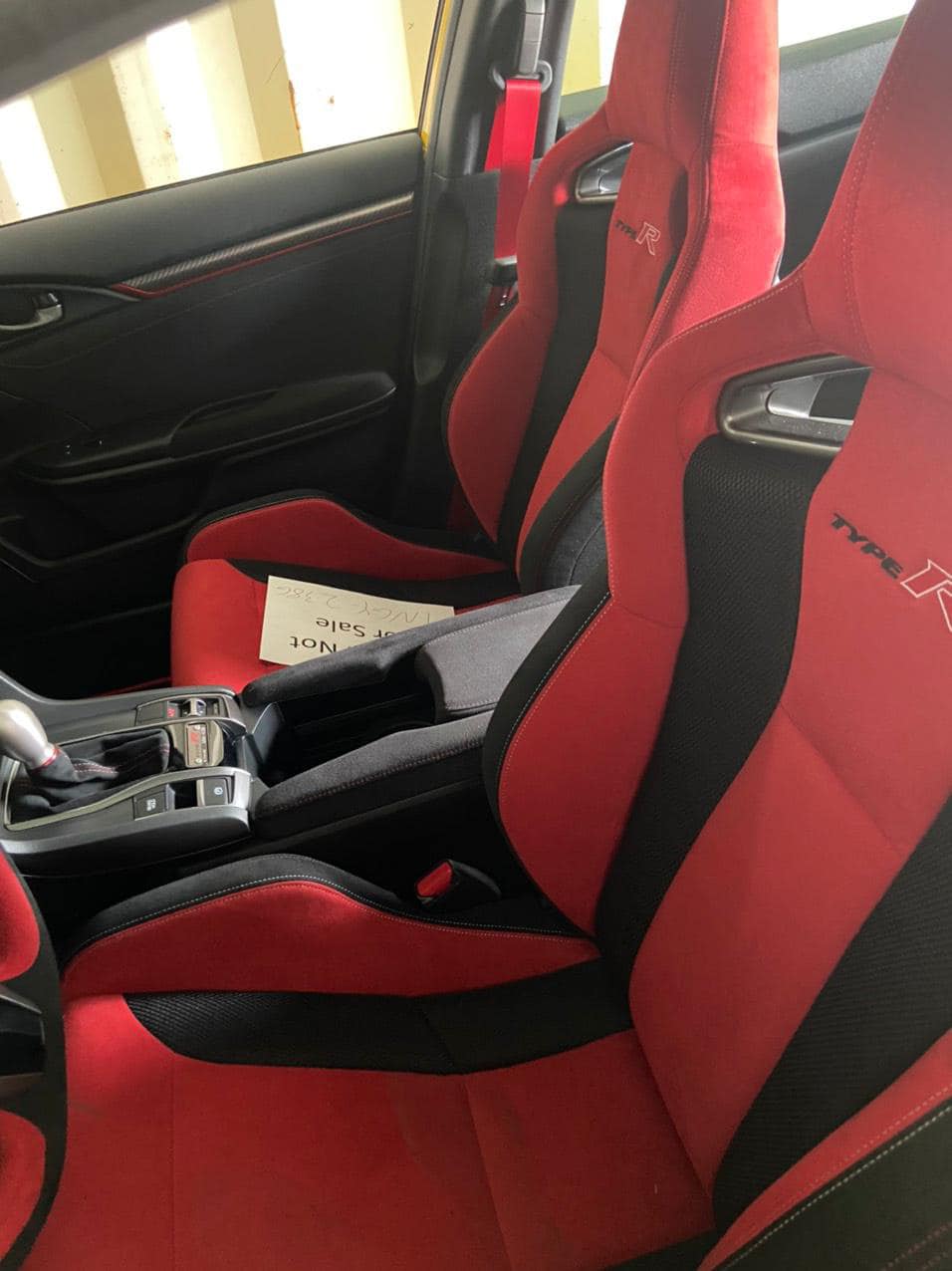 Honda Civic Type R Limited Edition c&oacute; ghế như xe đua