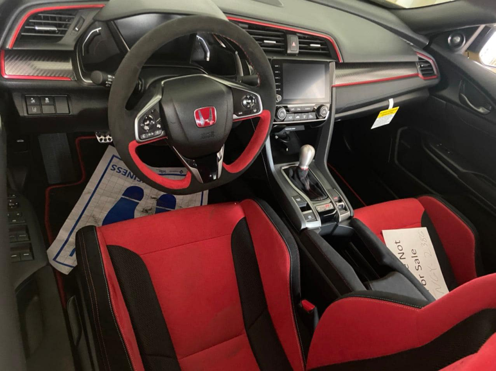 Nội thất b&ecirc;n trong chiếc Honda Civic Type R Limited Edition mới về Việt Nam