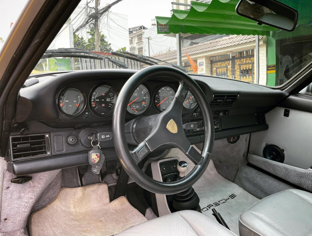Nội thất của dòng xe Porsche 930 Turbo