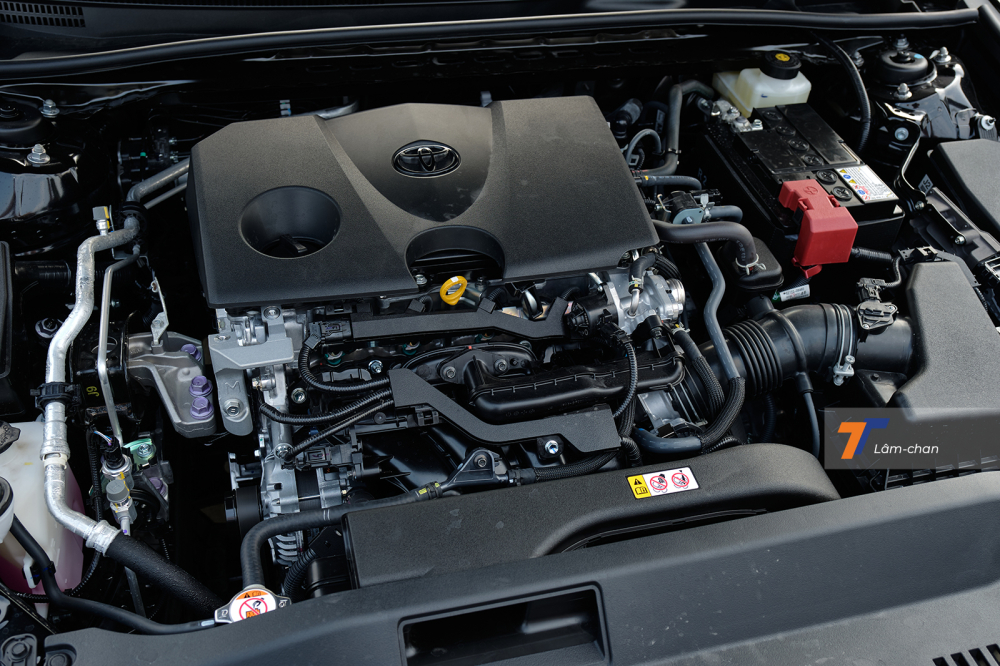 Dù dung tích vẫn là 2.0L nhưng bên dưới ca-pô của Toyota Camry 2.0Q 2022 là động cơ mới.