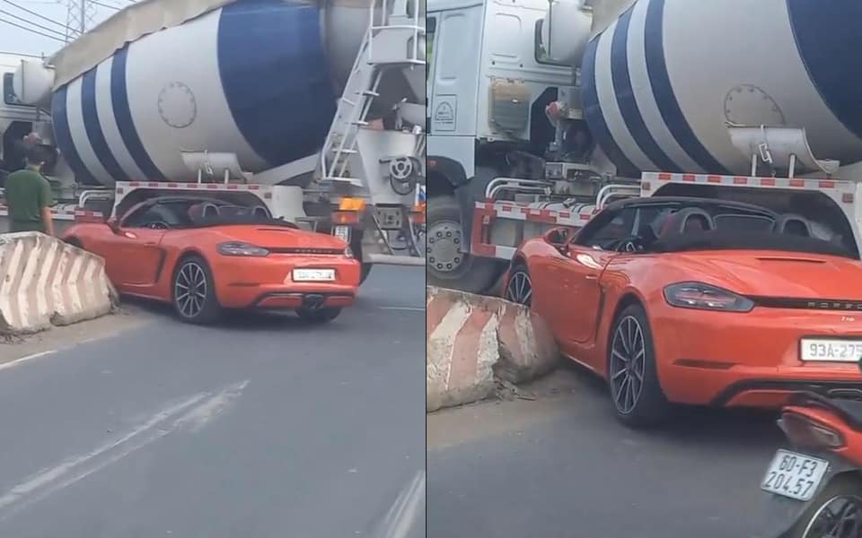 Chiếc Porsche 718 Boxster bị kẹp giữa dải ph&acirc;n c&aacute;ch cứng v&agrave; xe trộn b&ecirc; t&ocirc;ng