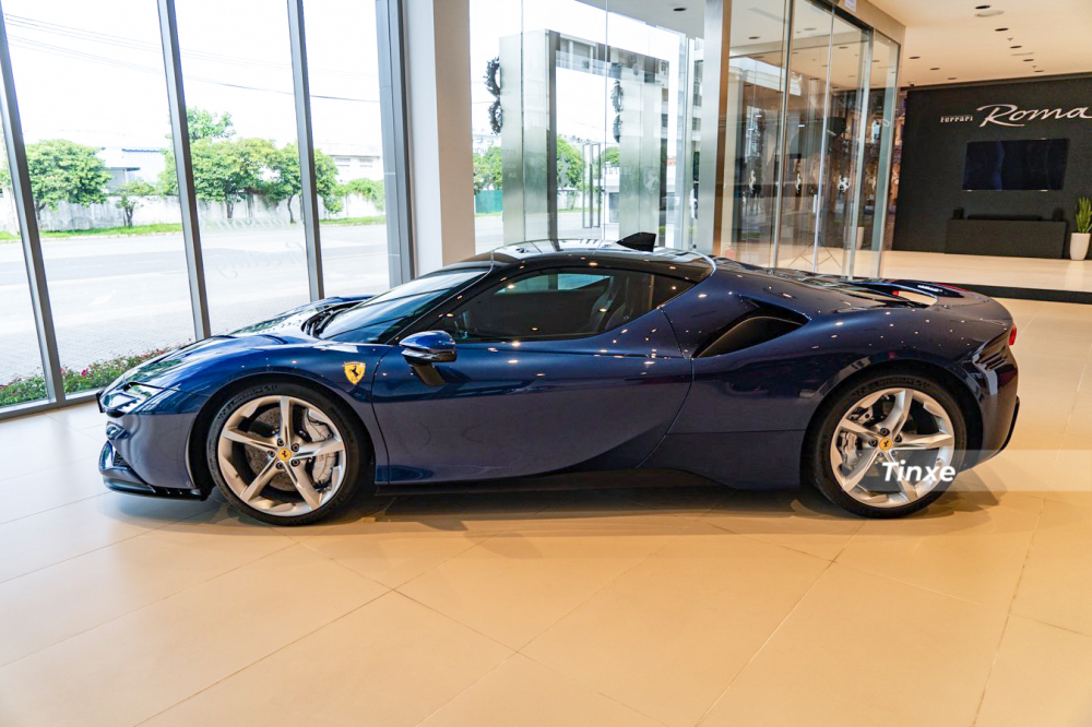Ferrari SF90 Stradale sẽ là 1 trong những phiên bản siêu xe sẽ được nhập khẩu chính hãng về nước trong thời gian tới để bàn giao cho khách