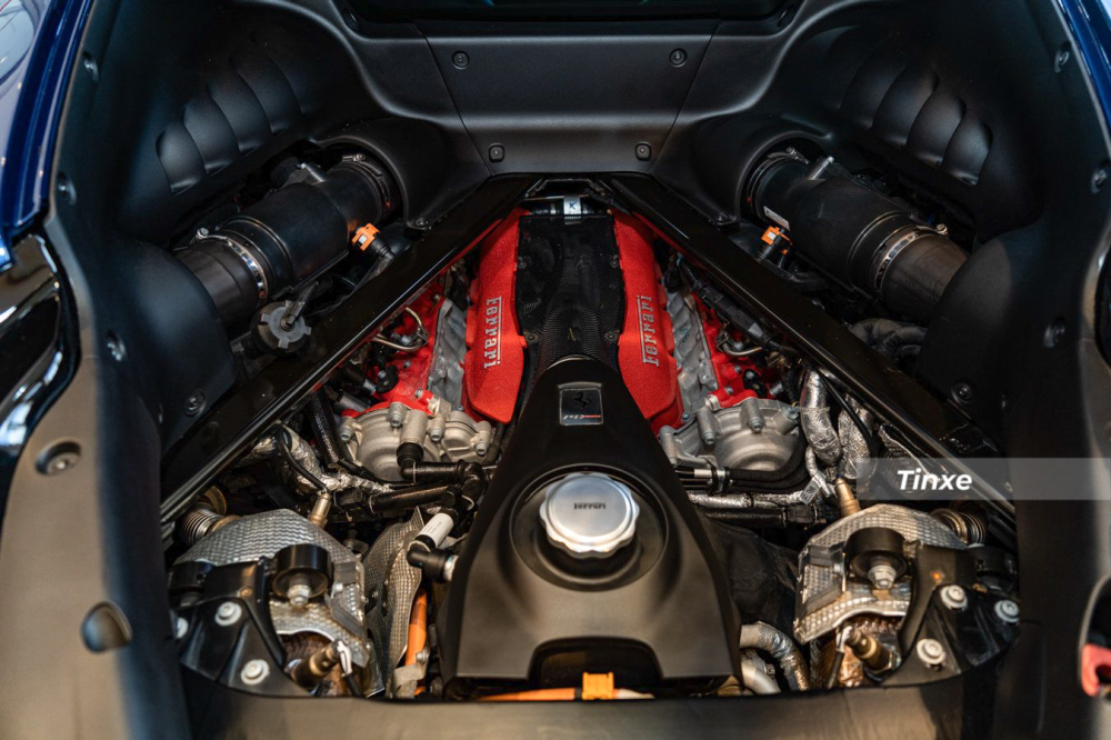 Động cơ xăng V8, tăng áp, dung tích 4.0 lít của xe Ferrari SF90 Stradale mang đến công suất 769 mã lực