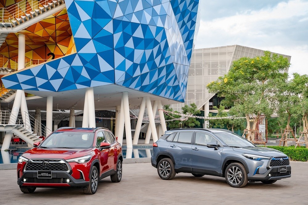 Toyota Corolla Cross tiếp tục toả sáng với vị trí dẫn đầu.
