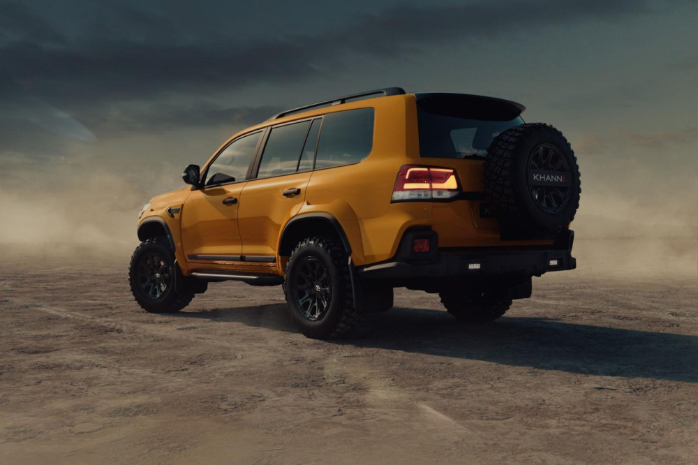 Phía sau của Toyota Land Cruiser 200 Expedition