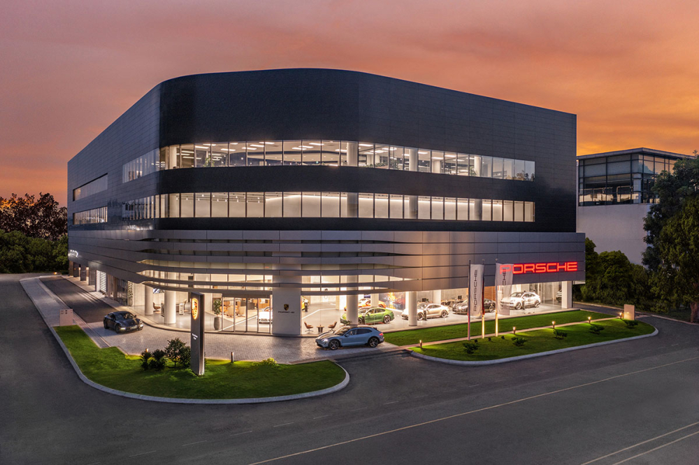 Porsche Center Saigon được đặt tại quận 7, thành phố Hồ Chí Minh theo đúng tiêu chuẩn LEED toàn cầu của Porsche.