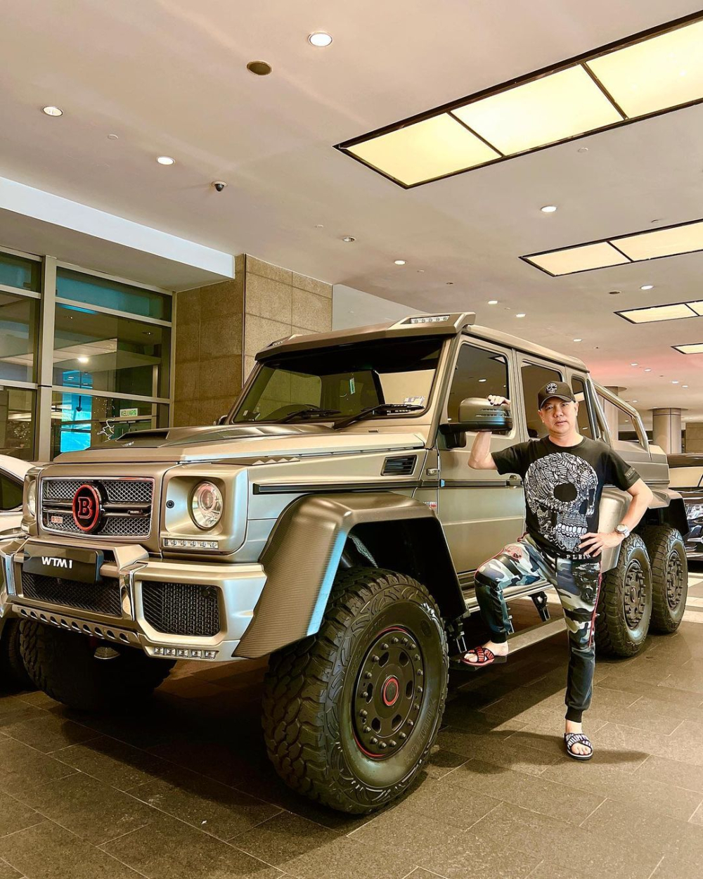Chủ nhân của chiếc Brabus G700 6x6 được dùng để cứu trợ người dân vùng lũ tại Malaysia