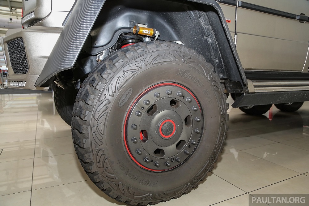 Brabus G700 6x6 sở hữu bộ lốp có kích thước gần 1 m