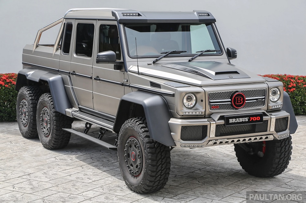 Nhà phân phối xe Naza World đã đặt hãng Brabus chế tạo G600 6x6 tay lái nghịch