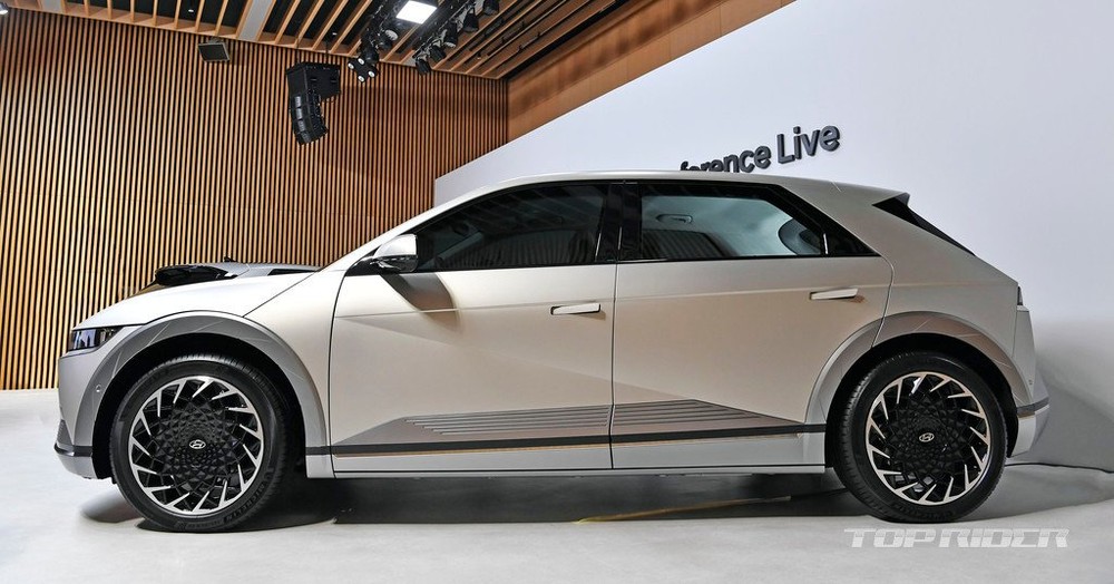 Hyundai Ioniq 5 thuộc ph&acirc;n kh&uacute;c crossover cỡ trung
