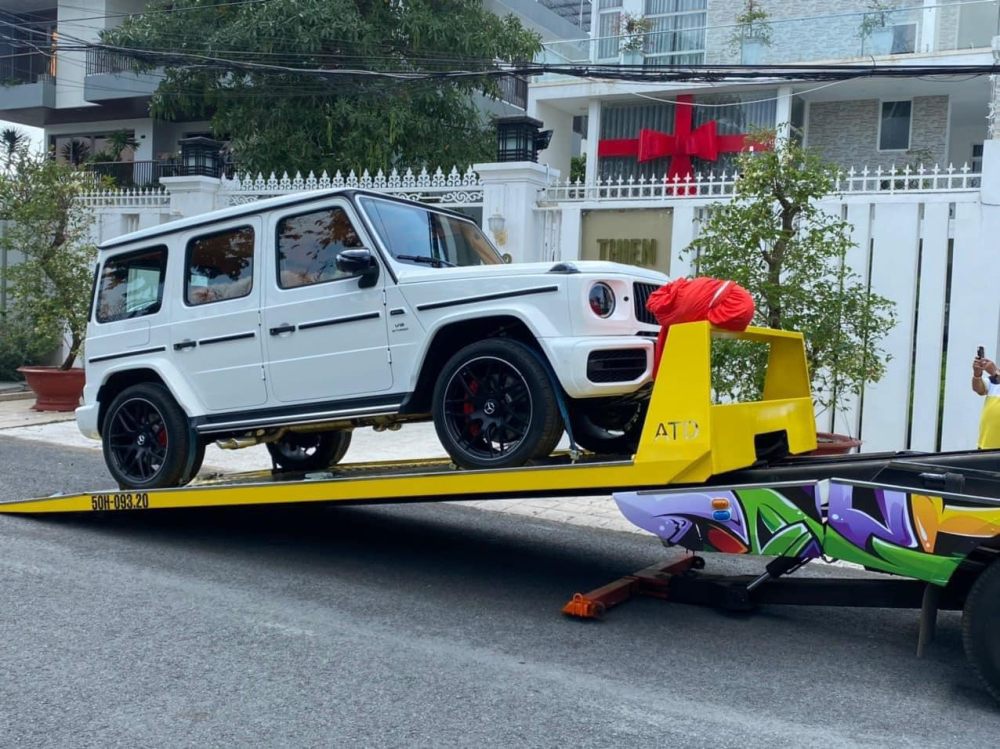 Chiếc xe Mercedes-AMG G63 mới được vận chuyển về Cần Thơ
