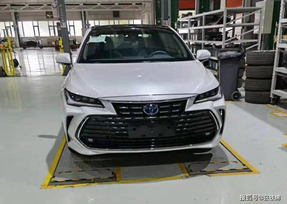 Toyota Avalon 2022 với lưới tản nhiệt đa điểm thể thao hơn