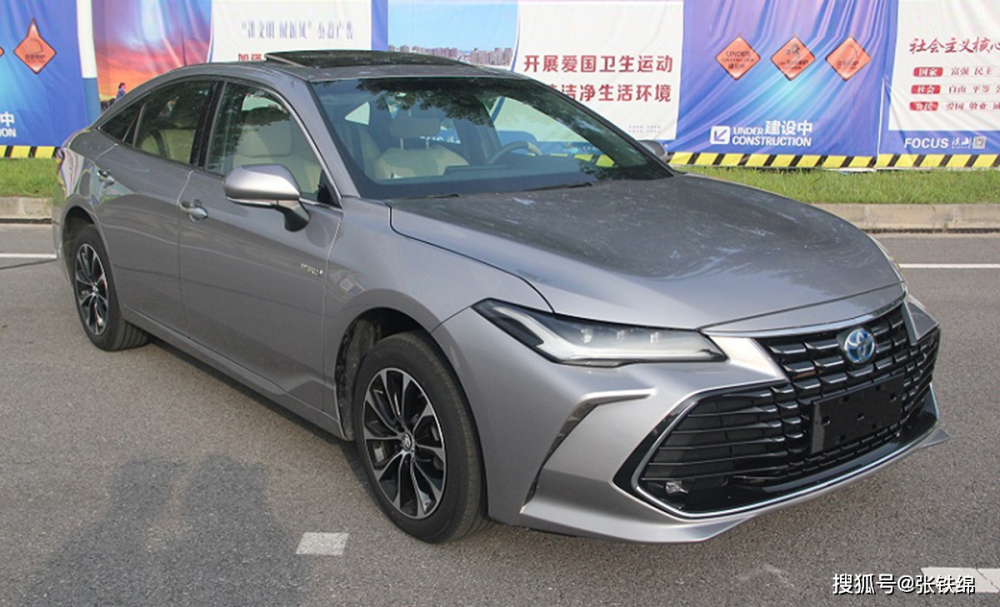 Toyota Avalon 2022 có thêm vành la-zăng mới