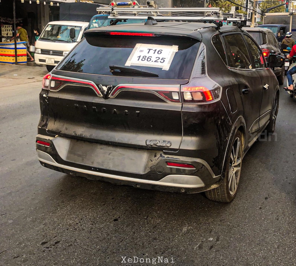 Xe điện của người Việt, VinFast VF e34 xuất hiện tr&ecirc;n đường phố Đồng Nai với biển tạm