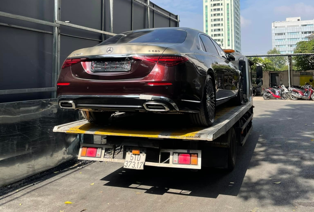 Chiếc xe siêu sang Mercedes-Maybach S680 đầu tiên về nước mới được vận chuyển về cho chủ nhân Chiếc xe siêu sang Mercedes-Maybach S680 đầu tiên về nước mới được vận chuyển về cho chủ nhân