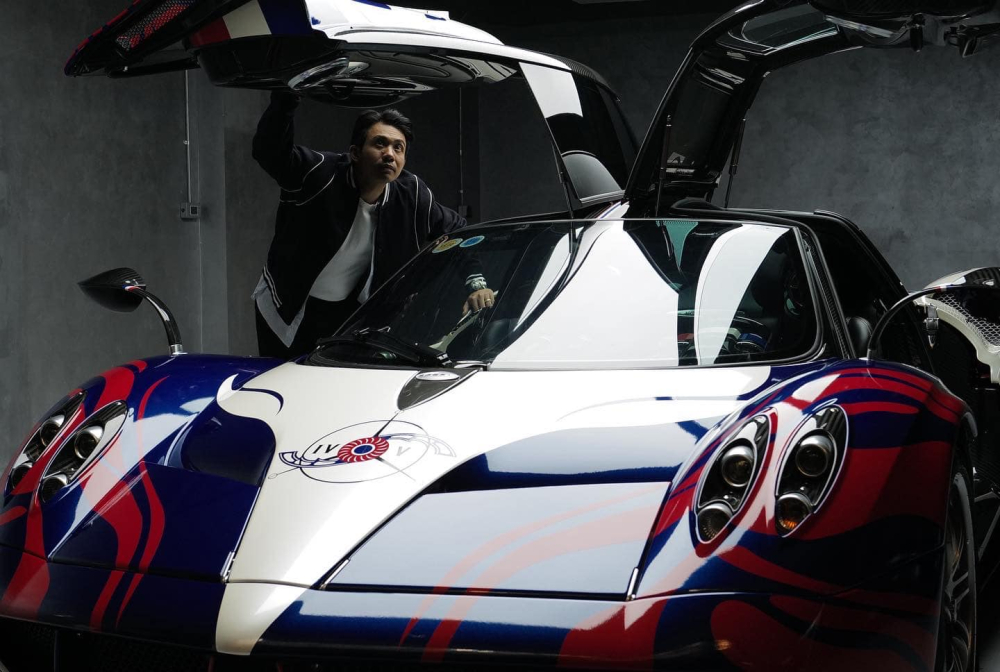 Minh Nhựa bên cạnh Pagani Huayra, cả 2 xuất hiện trong garage triệu đô của Cường Đô-la