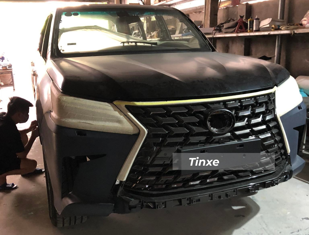 Chiêc xe Lexus LX570 đời 2009 trong quá trình nâng cấp lên body kit và nội thất của bản Lexus LX570 Super Sport MBS