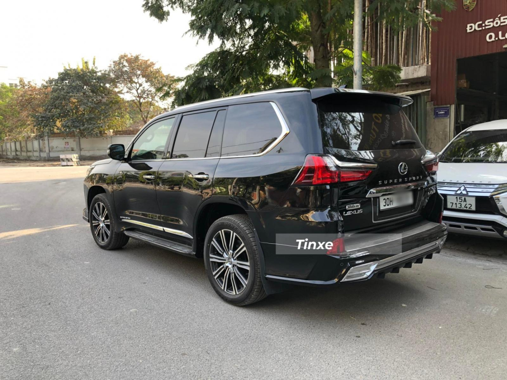 Lexus LX570 đời 2009 độ Lexus LX570 Super Sport nhìn từ phía sau