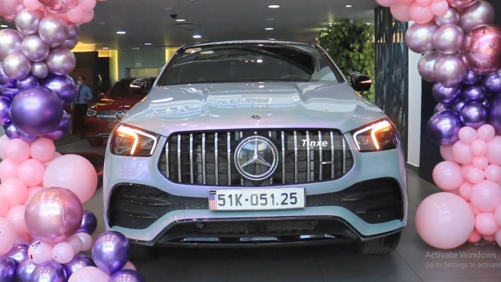 Cận cảnh chiếc xe Mercedes-AMG GLE 53 4Matic+ Coupe 2021 của Lương Bằng Quang và bạn gái 23 tuổi mới mua