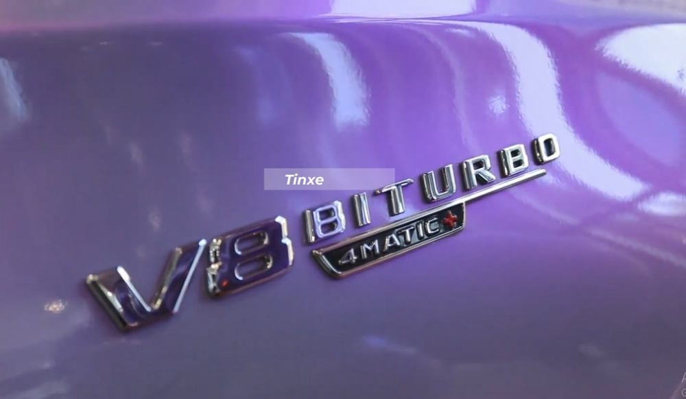 Và cả ký hiệu V8 Biturbo này cũng được thay mới