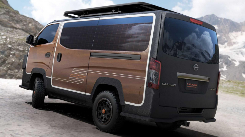 Phía sau của Nissan Caravan Mountain Base