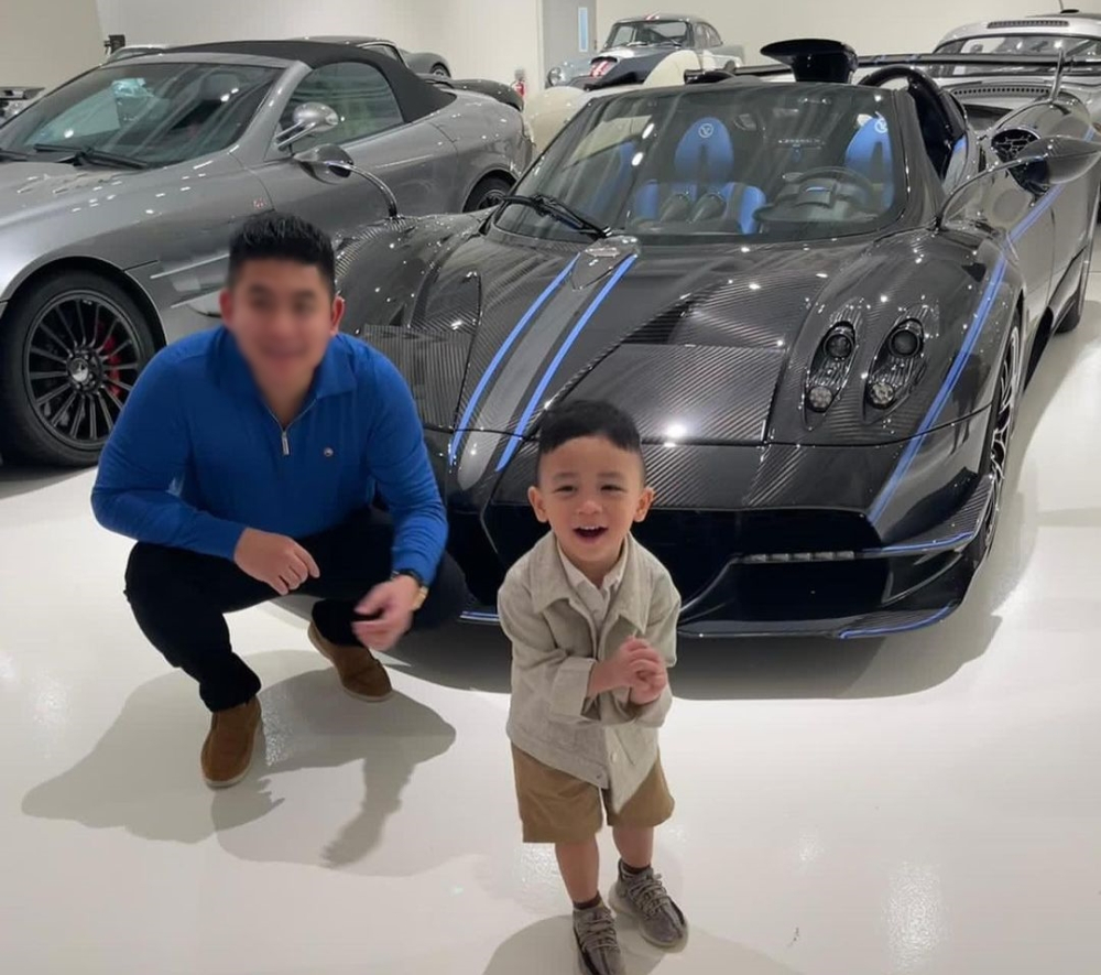 Cậu cả cùng bố trong ngày tận mắt gặp mặt siêu phẩm Pagani Huayra BC Roadster