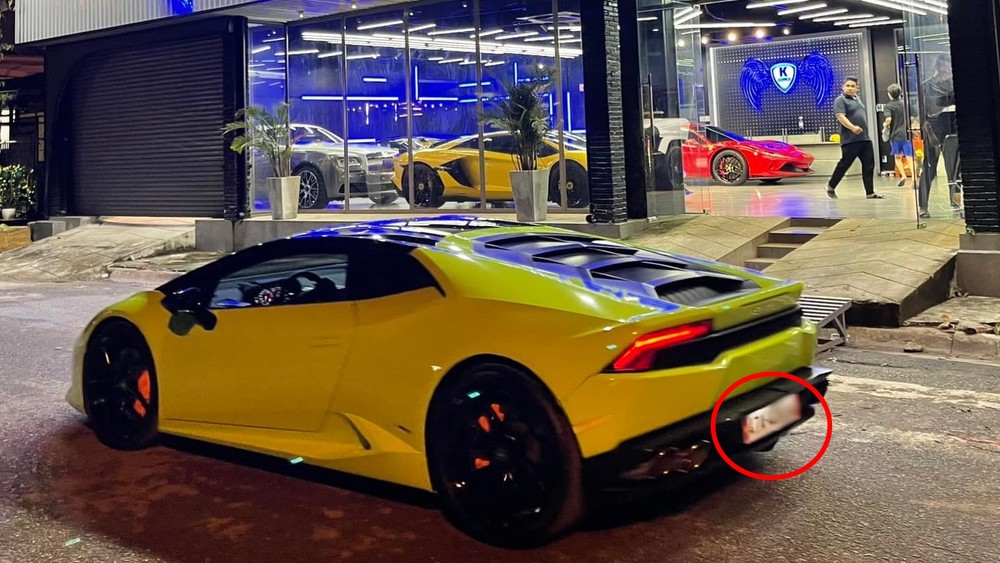 Chiếc siêu xe Lamborghini Huracan LP610-4 lúc còn man biển Đắk Lắk Chiếc siêu xe Lamborghini Huracan LP610-4 lúc còn man biển Đắk Lắk