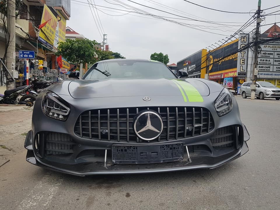 Siêu xe Mercedes-AMG GT R Pro đầu tiên về nước và sẽ sớm có chiếc thứ 2 xuất hiện