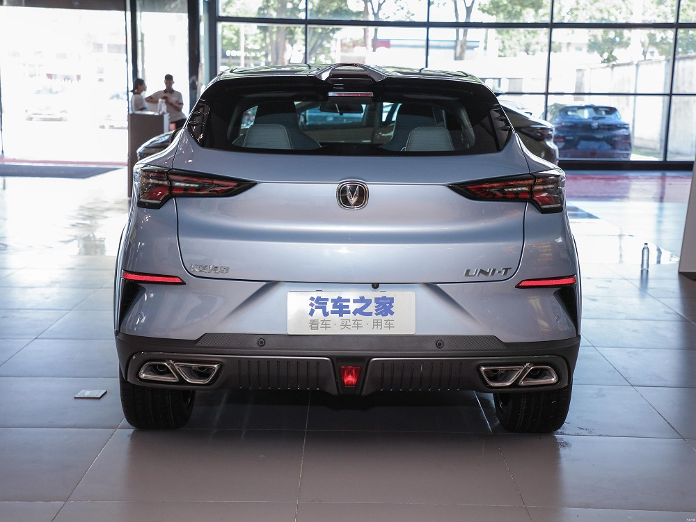 Changan Uni-T nh&igrave;n từ ph&iacute;a sau