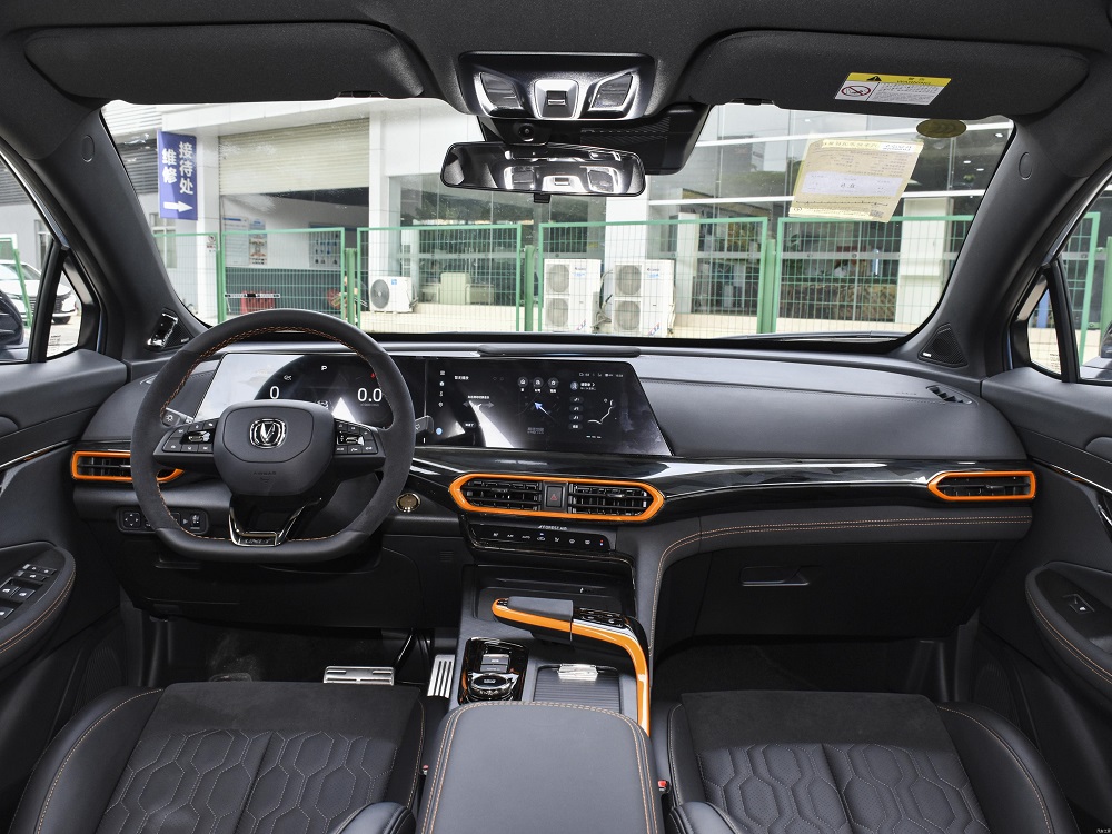 Nội thất b&ecirc;n trong Changan Uni-T