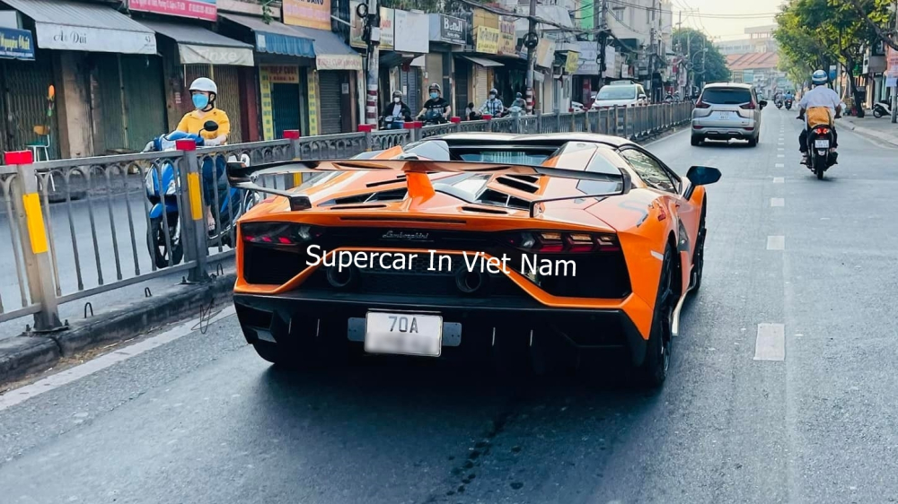 Chỉ có 800 xe Lamborghini Aventador SVJ mui trần được sản xuất và đây đã là chiếc thứ 2 về nước