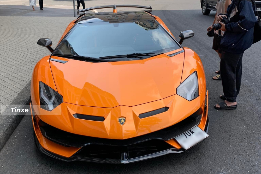 Đây là chiếc xe Lamborghini Aventador SVJ mui trần thứ 2 về nước Đây là chiếc xe Lamborghini Aventador SVJ mui trần thứ 2 về nước