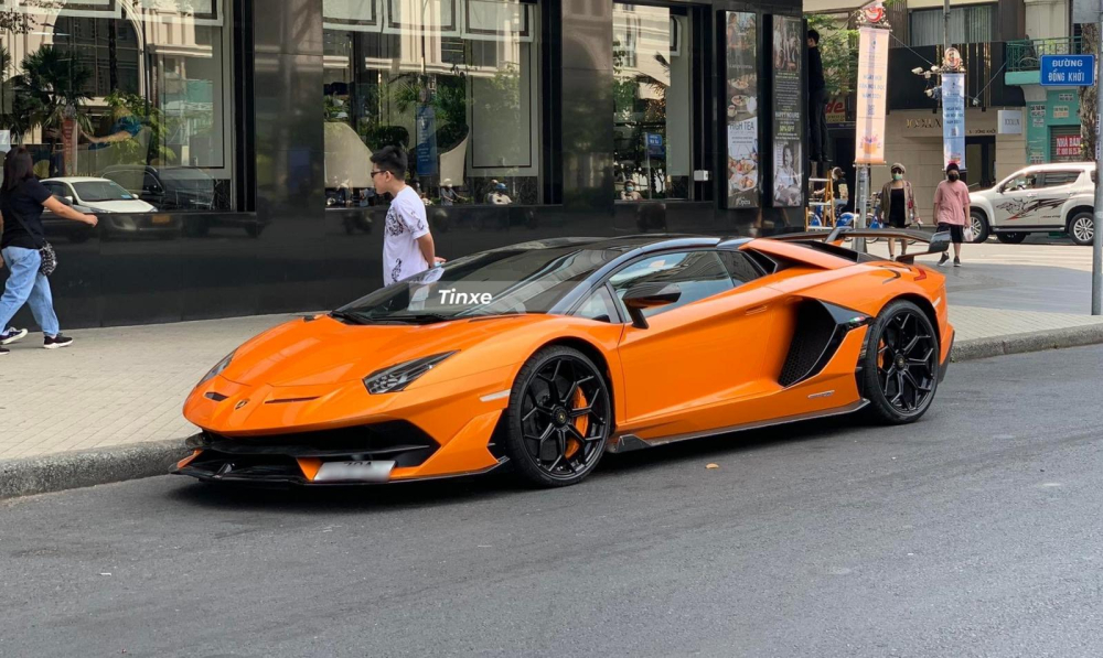 Đây là chiếc xe Lamborghini Aventador SVJ Roadster đầu tiên ở Sài thành Đây là chiếc xe Lamborghini Aventador SVJ Roadster đầu tiên ở Sài thành