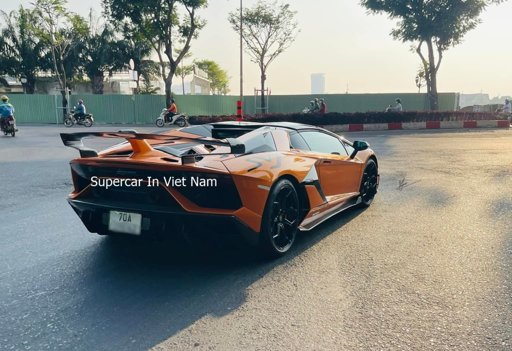 Lamborghini Aventador SVJ Roadster mới về nước đã lăn bánh tại Sài thành nhưng đeo biển số Tây Ninh
